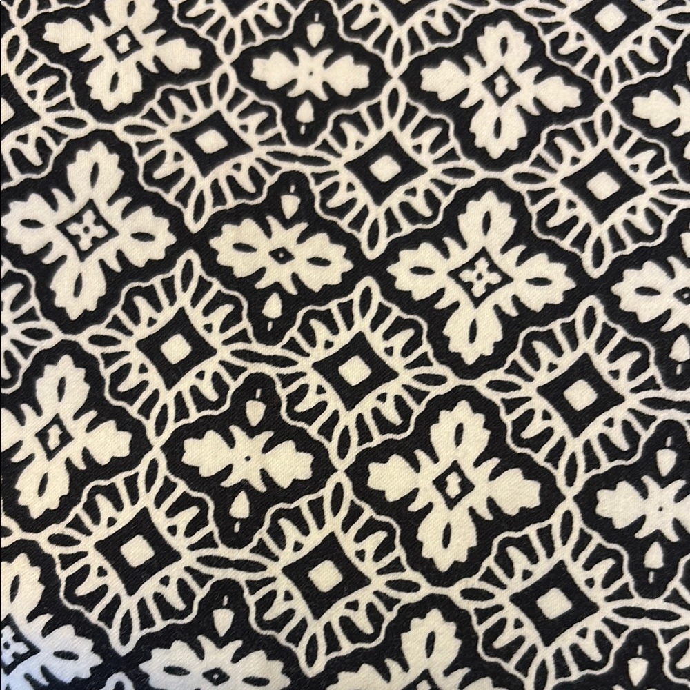Banana Republic Reegan Women’s pants , Black /White Patterned , Mid Rise , sz 8 - Picture 2 of 9